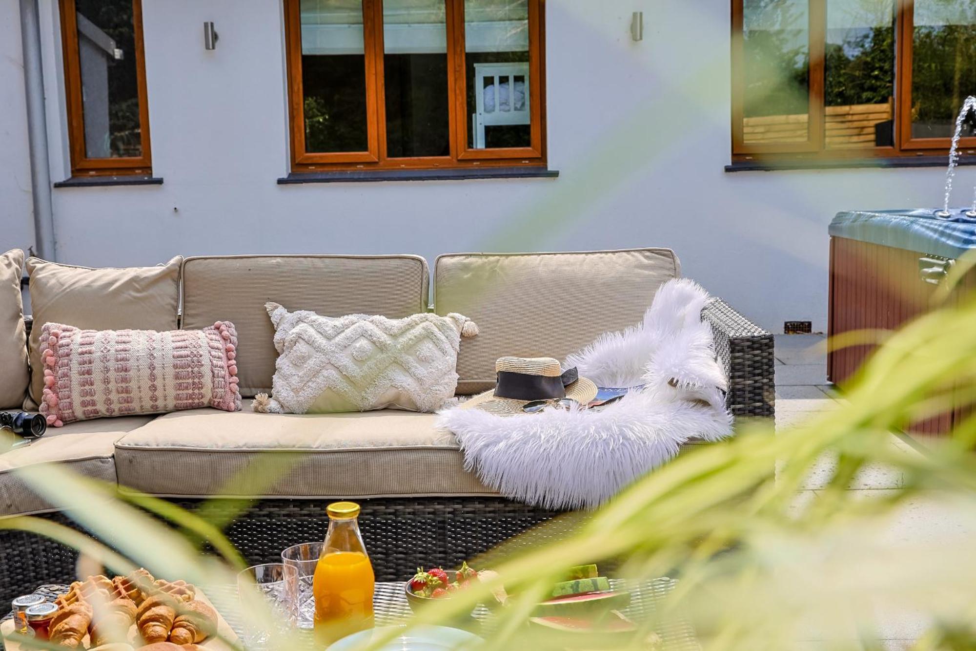 Bramblewood - Cosy Chic, Hot Tub, Close To Beach Stokeinteignhead Exterior foto